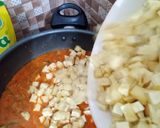 Foto langkah ke 5 dari resep Sambal kentang bola daging.