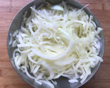 Foto del paso 1 de la receta: Coca de cebolla y sobrasada