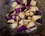 Foto langkah ke 1 dari resep Tumis Terong Cabe Tomat.