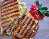 Sajtos-sonkás-tojáskrémes panini recept fázis 7 fotója