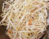 A picture of step 5 of Beef Stir fry with Beansprouts.