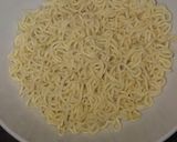 A picture of step 1 of Egg and vegetables steamed indomie.