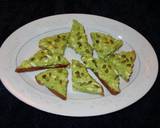 Foto del paso 1 de la receta Tostadas con ensalada de huevo y palta