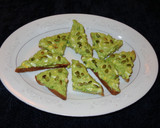Foto del paso 1 de la receta: Tostadas con ensalada de huevo y palta