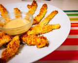 Foto del paso 6 de la receta: Delicias de pollo crujiente con rebozado de panko y parmesano, acompañadas de salsa miel y mostaza