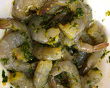 Foto del paso 5 de la receta: Camarones 🦐 a las hierbas 🌿 y feta