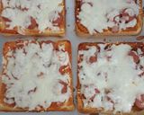 Foto langkah ke 3 dari resep Roti Pizza.