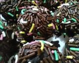 Foto langkah ke 6 dari resep Bola Cokelat - Daur Ulang Kue Tart.