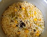कॉर्न-मटार पुलाव (Corn Matar Pulao Recipe In Marathi) रेसिपी स्टेप 3 फोटो