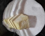 Foto del paso 2 de la receta: Medialunas de manteca