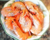 Foto del paso 3 de la receta: Ensaladilla sobre barcas de pan de gambas