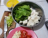 Foto langkah ke 1 dari resep Sup Telur Tahu.