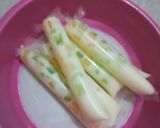 Foto langkah ke 4 dari resep Milky Nutrijell Candlestick Ice.