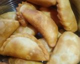 पनीर स्टफ्ड गुजिया (paneer stuffed gujiya recipe in Hindi) रेसिपी चरण 7 फोटो