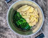 รูปขั้นตอนการทำที่ 1 ของ Hot/Iced Ginger Pandan Drink with brown sugarน้ำตาลทรายแดงในน้ำขิงใบเตย