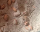 A picture of step 2 of Roasted almomds.