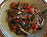 Foto langkah ke 7 dari resep Tumis Pindang Kemangi.