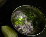 A picture of step 1 of Noodles stuffed omelette.