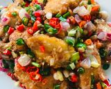 Foto langkah ke 5 dari resep Sayap oseng bawang.