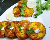 A picture of step 4 of Baingan Bhaja.
