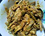 কচুর লতি সুটকি দিয়ে কষানো রেসিপির ধাপ 2 ছবি