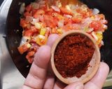 पिझ्झा विथ व्हाईट & रेड सॉस विदाऊट ओवन (no oven pizza recipe in marathi) रेसिपी स्टेप 3 फोटो