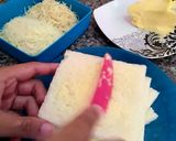 Foto langkah ke 1 dari resep Mozzarella Grilled Cheese.