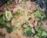 Foto del paso 6 de la receta: Salchichas y chuleta en crema de chipotle con brócoli