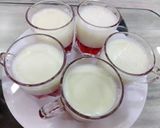 A picture of step 2 of China grass with strawberry jelly.