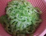 Hình bước làm 1 của món Khổ qua xào tôm khô và trứng