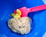 Foto langkah ke 4 dari resep Cheezy Sausage Boat.