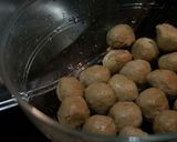 Foto langkah ke 3 dari resep Mashed Potatoes with Sausage n meatball Black Pepper.