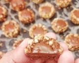 Foto langkah ke 5 dari resep Thumbprint Choco Hazelnut.