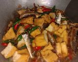Foto langkah ke 5 dari resep Tumis ikan asin cabe ijo.
