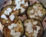 A picture of step 2 of Tortino di melanzana, mozzarella e pomodori secchi.