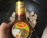 Hình bước làm 3 của món Thịt rang xì dầu Magi