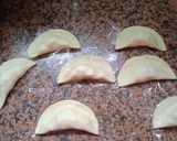 Foto del paso 4 de la receta: EMPANADAS DIVERTIDAS Y COLORIDAS🥟🍅🧀🥟🍅🧀🥟🍅🧀😊🍄🎉😊🍄🎉