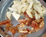 মিষ্টি আলু ও কাঁচা আম দিয়ে টমেটোর চাটনি(mishti aloo kancha aamer chutney recipe in Bengali) রেসিপি ধাপ - 3 ছবি