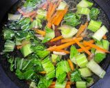 Gambar langkah 5 resipi Sup Sayur Tofu Telur.