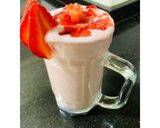 A picture of step 2 of Strawberry smoothie.