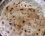 A picture of step 4 of Sattu paratha.