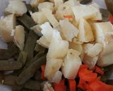Foto del paso 4 de la receta: Ensalada fría de habichuelas verdes y caballas desmigadas