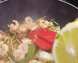 Foto del paso 4 de la receta: Gambas al jengibre y verduras al wok