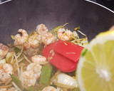 Foto del paso 4 de la receta: Gambas al jengibre y verduras al wok