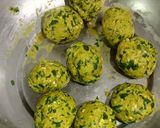 A picture of step 3 of Oats Atta Methi Paratha.