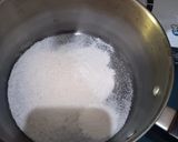 Foto langkah ke 3 dari resep Puding jelly stroberi.