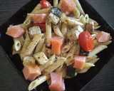 Foto del paso 11 de la receta: Penne Rigate al Wok con Calabacín, Cherry y Salmón Ahumado