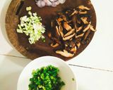 Hình bước làm 2 của món Cháo đậu xanh hạt sen với nấm hương