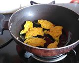 A picture of step 2 of Pumpkin flower fritters.