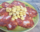 Foto del paso 4 de la receta: Morcón ibérico con altramuces al ajillo